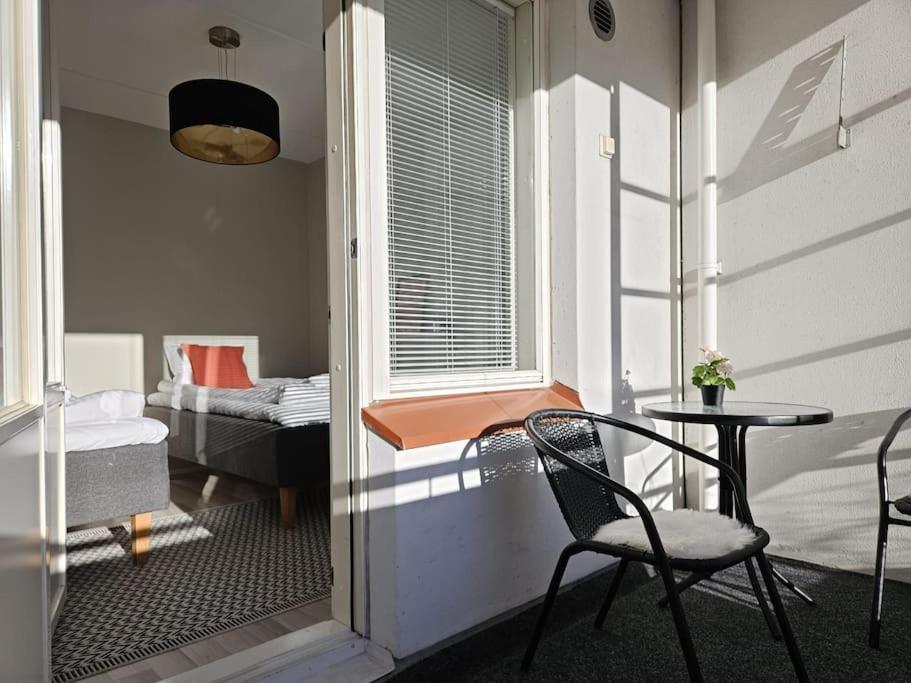 Modern One-bedroom With Glazed Sun Balcony, 350m Metro Helsingfors